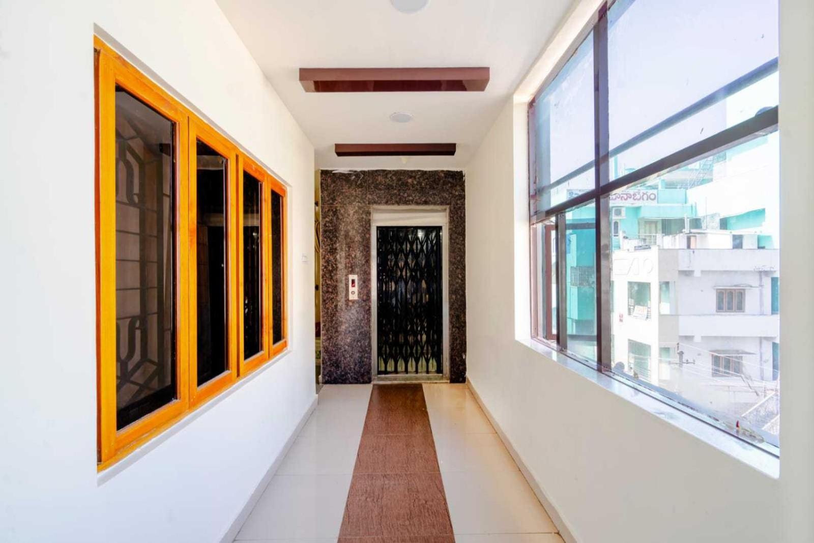 Hotel Oyo Surya Teja Residency Khammam Esterno foto
